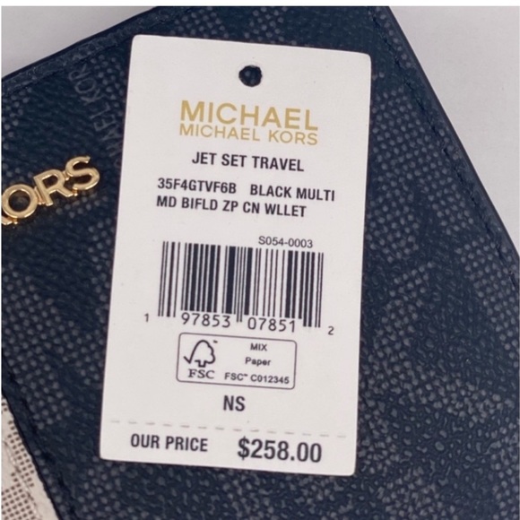 Michael Kors Mercer
Medium Two-Tone Logo
Crossbody Bag And Wallet
Set - Picture 15 of 15